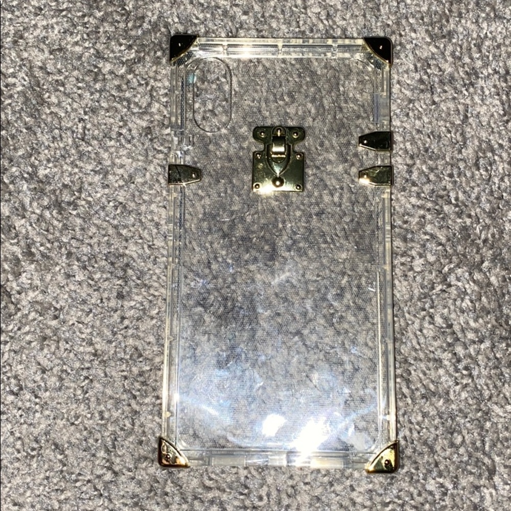 CLEAR IPHONE XR TRUNK CASE
